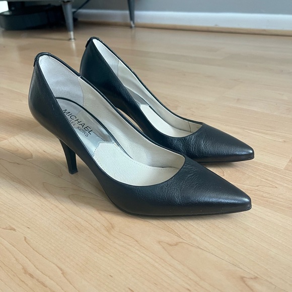 Michael Kors Flex Mid Pump size 6.5 - Picture 4 of 6